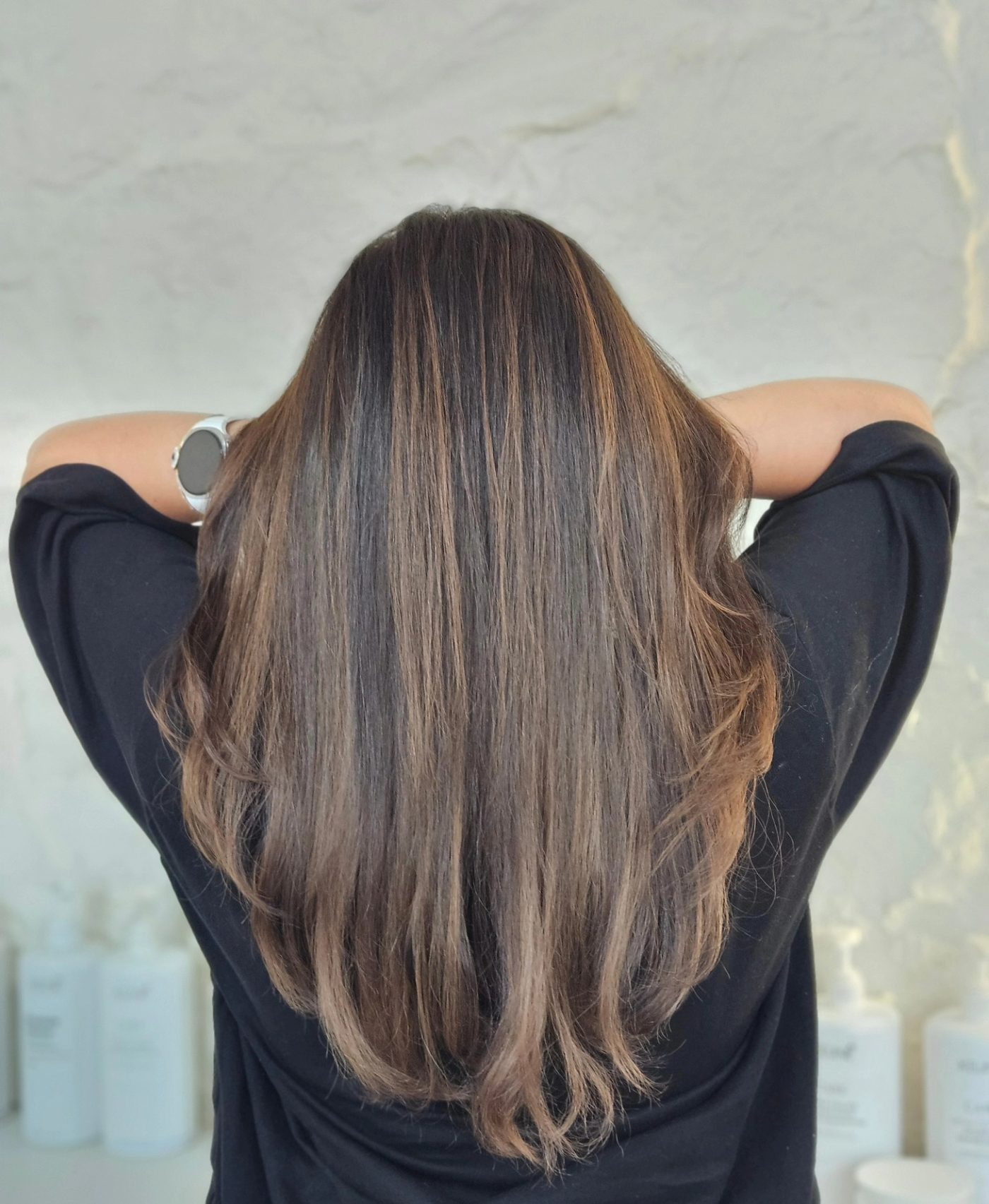 Na: glad bruin haar met een warme karamel balayage
